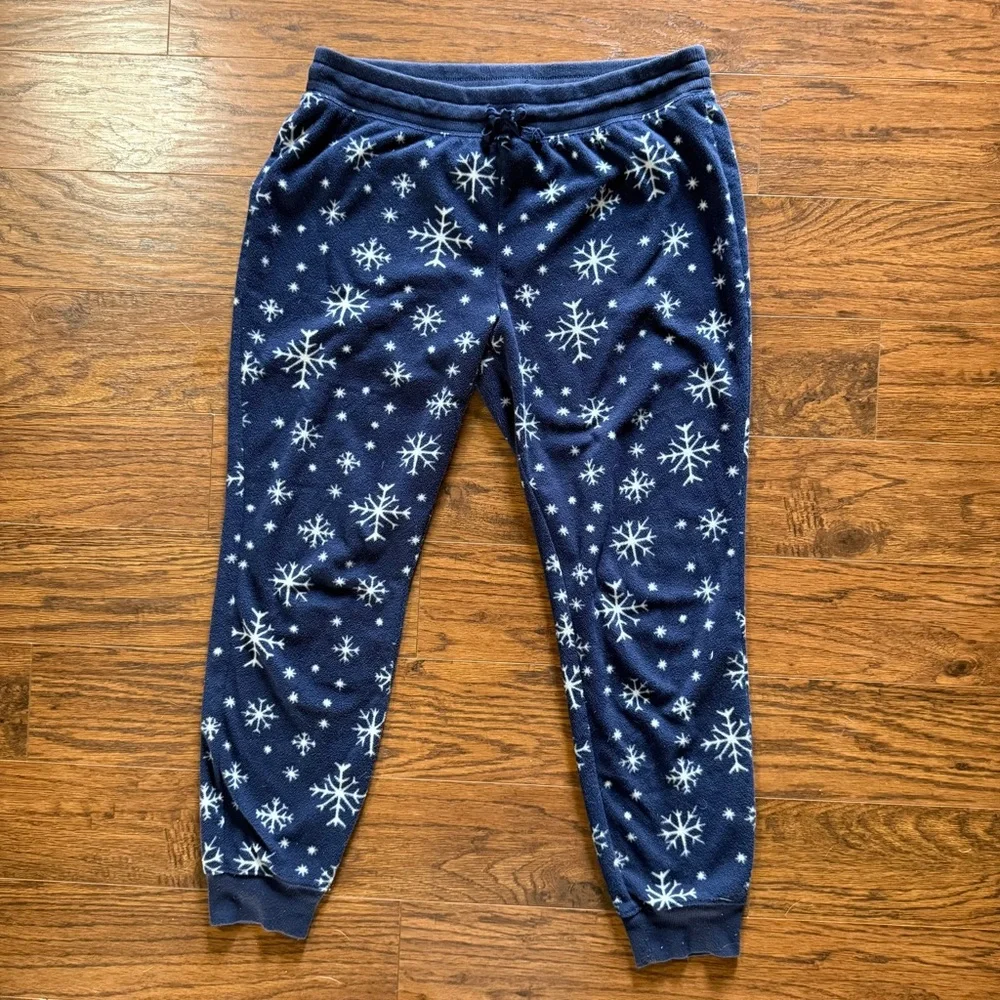 Old Navy Pajama Set in Navy with Snowflakes Size Medium - Picture 6 of 11